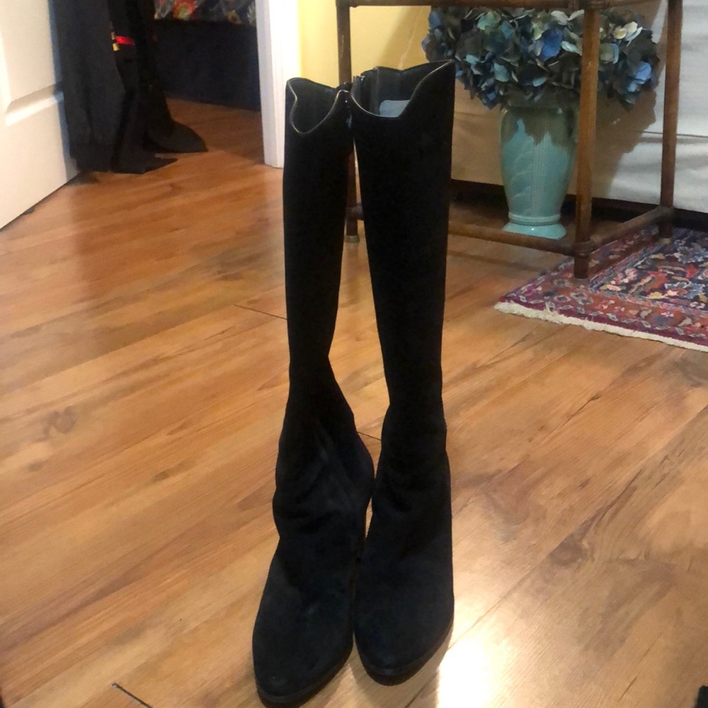 Y’all black suede boots